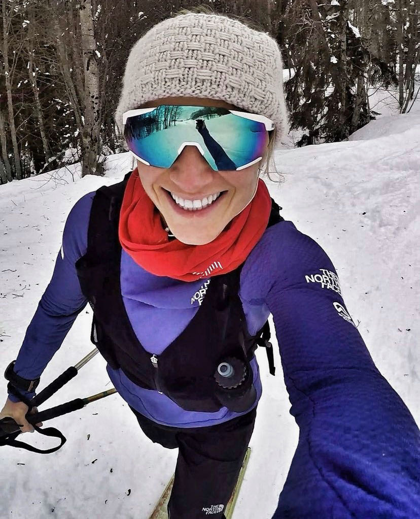 Uma selfie de Fernanda Maciel na montanha